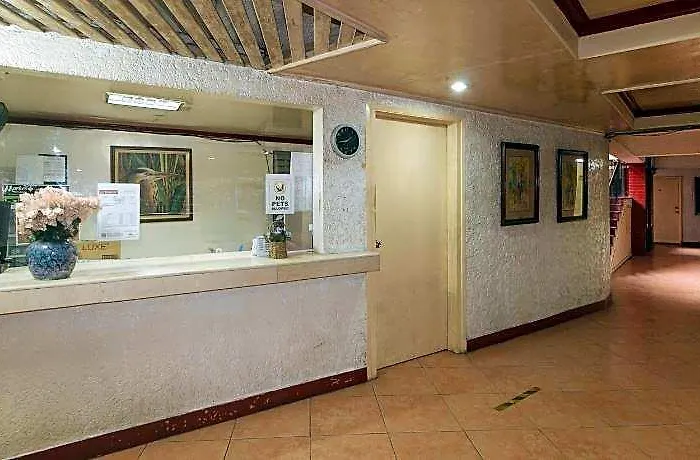 Reddoorz @ Broadway Court Apartelle Ii Quezon *